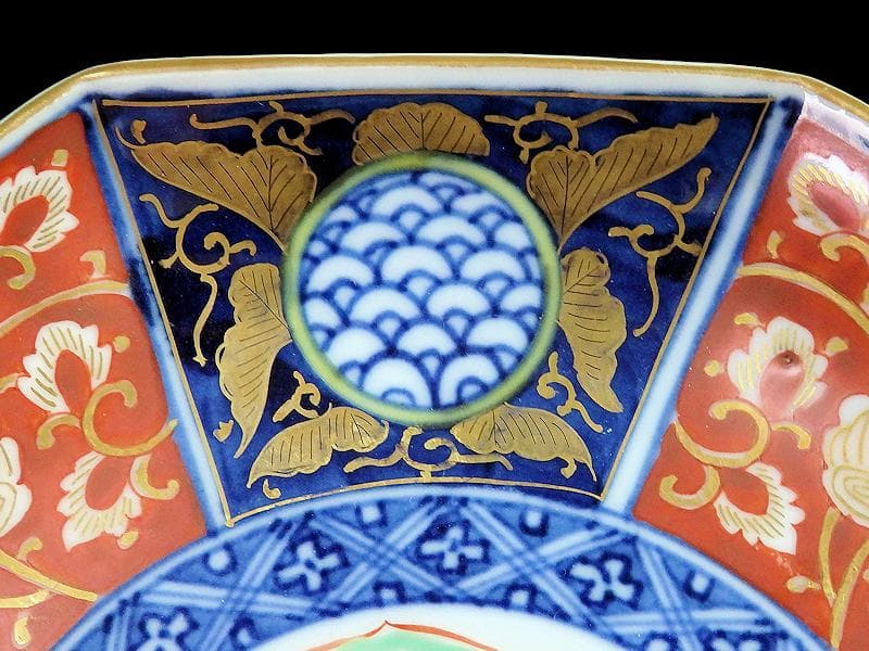 大聖寺伊万里　金襴　金唐草に青海波の図　描分八角６寸皿　２枚　079AS-CQe