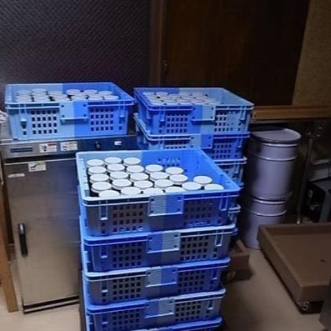 リピータ多数　プロが絞った濃厚な味わいの国産百花蜜 　梅酒瓶入り　おまけ付