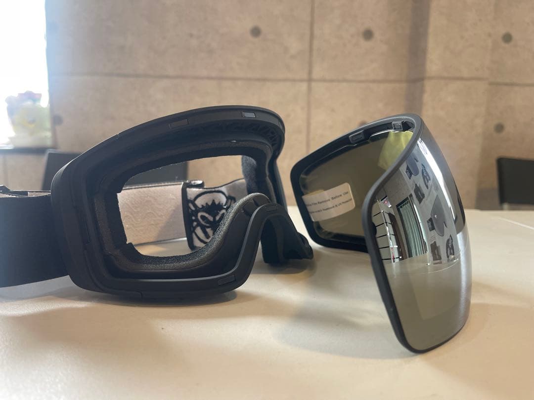 BLACKFLYS スノーゴーグル　球体ミラーライトスモークレンズ　マグネット式