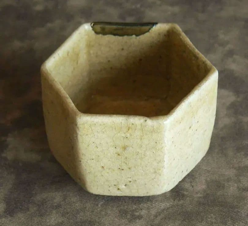 ぐいのみ　黄瀬戸　六角杯