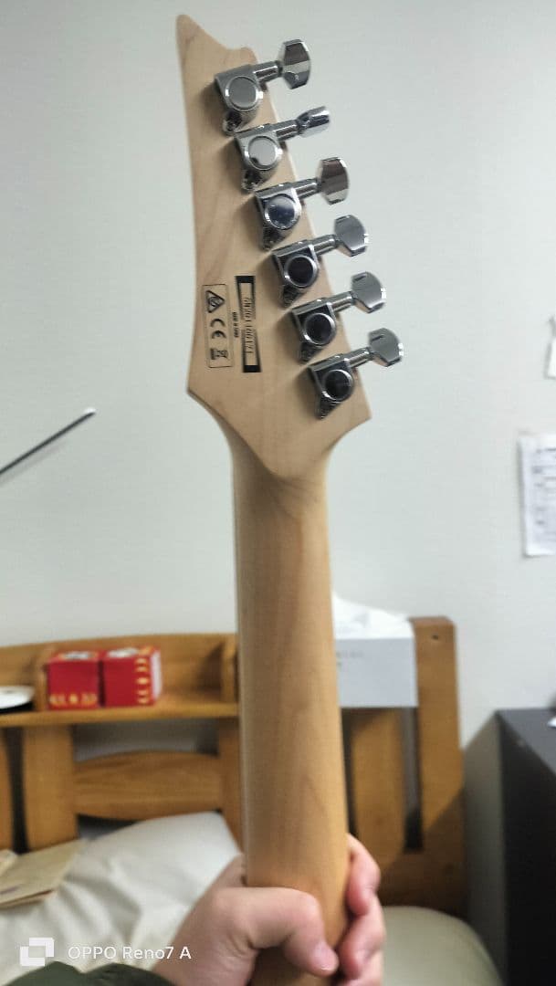 エレキギター 赤黒キルテッド 3ピックアップ　アンプ付き