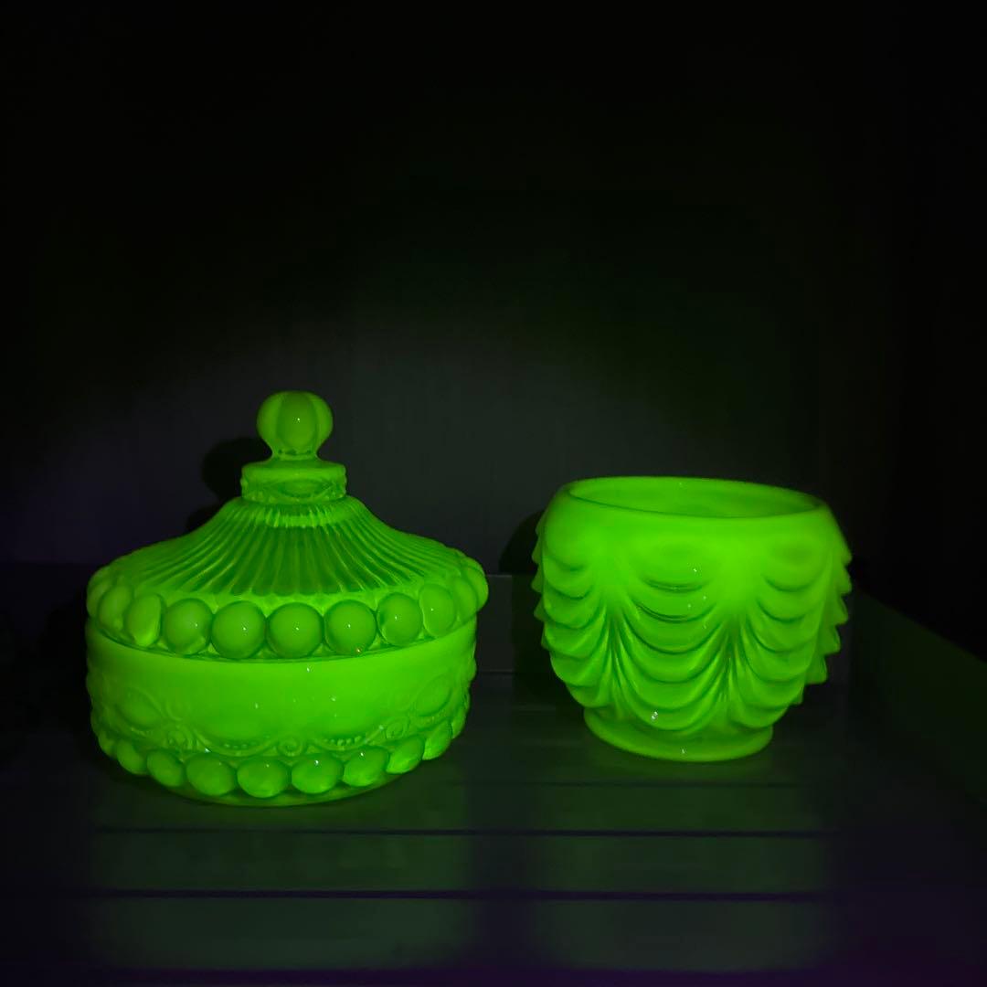 オパールセントガラス　カナリアイエロー　大型トリンケット　花瓶