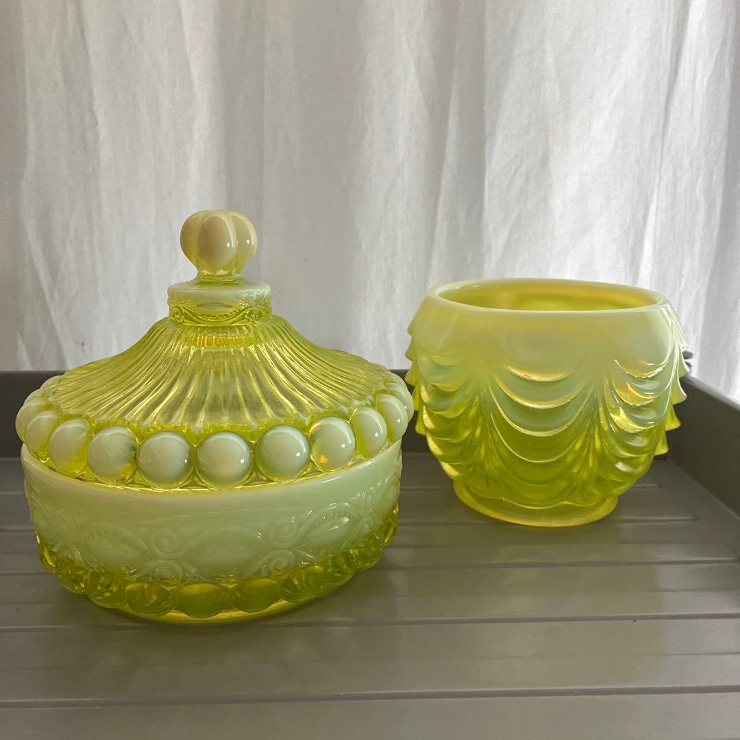 オパールセントガラス　カナリアイエロー　大型トリンケット　花瓶