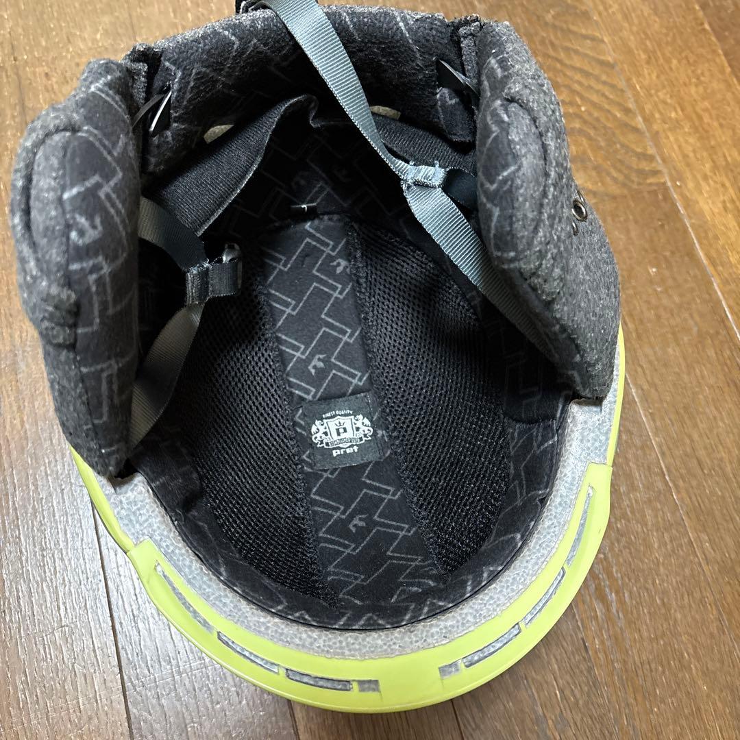 スキーヘルメット　Pret