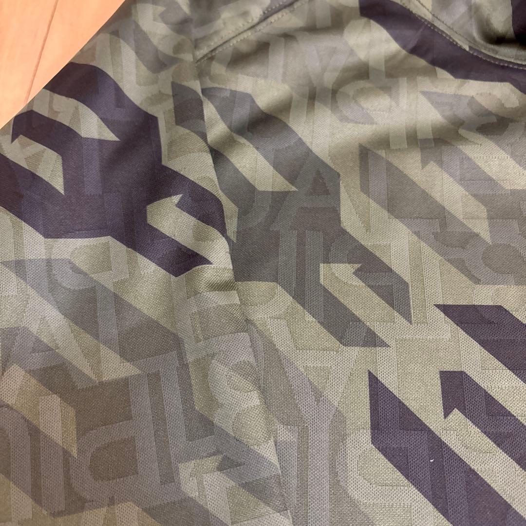 【未使用】1piu1uguale3モックネック柄_期間限定価格