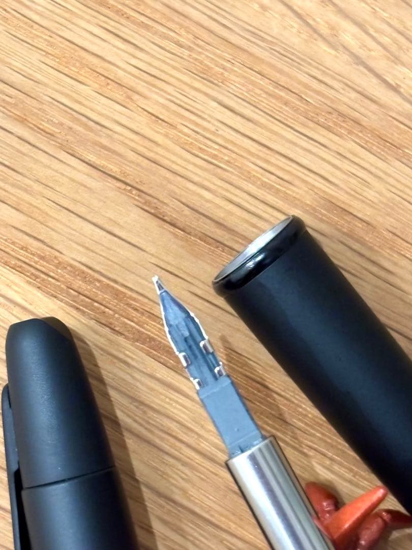 パイロット万年筆 キャップレス マットブラック 中字 M （細字 Fに換装可能）