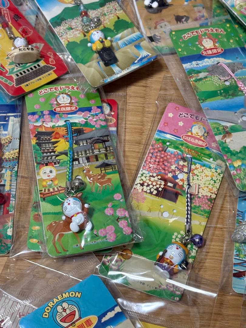 ドラえもん 全国　根付け　ストラップ 130個セット　おまけ付き