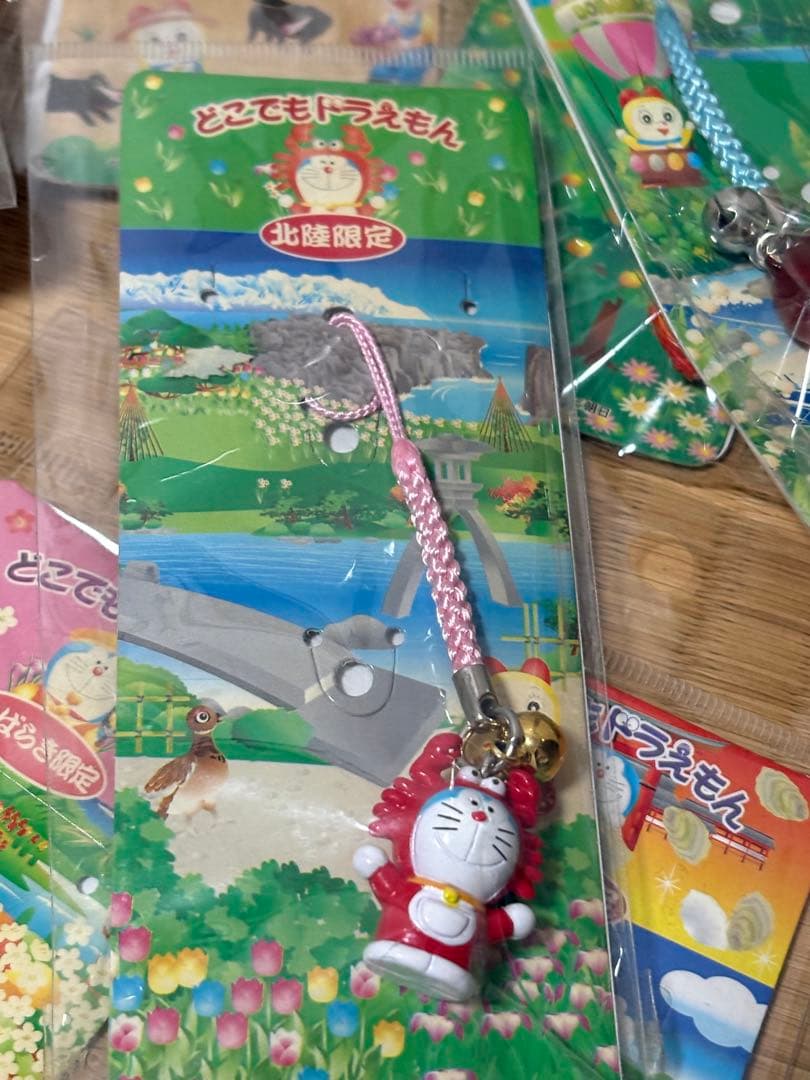 ドラえもん 全国　根付け　ストラップ 130個セット　おまけ付き