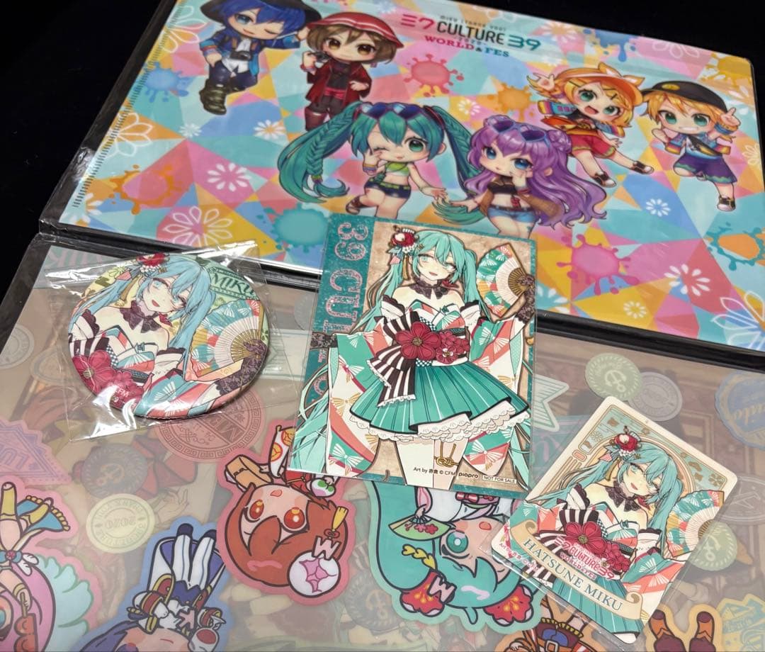 初音ミク 39culture 2020 缶バッジ 特典ブロマイド カード他/赤倉