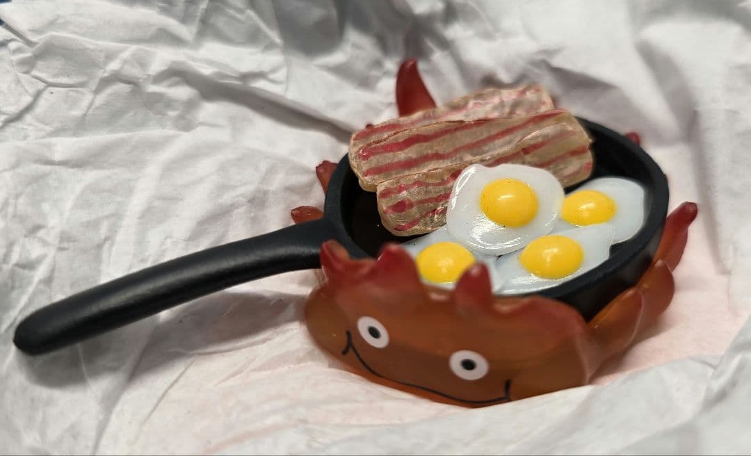 ジブリパーク限定　カルシファー　バッジ　タイル　食べ物マグネット