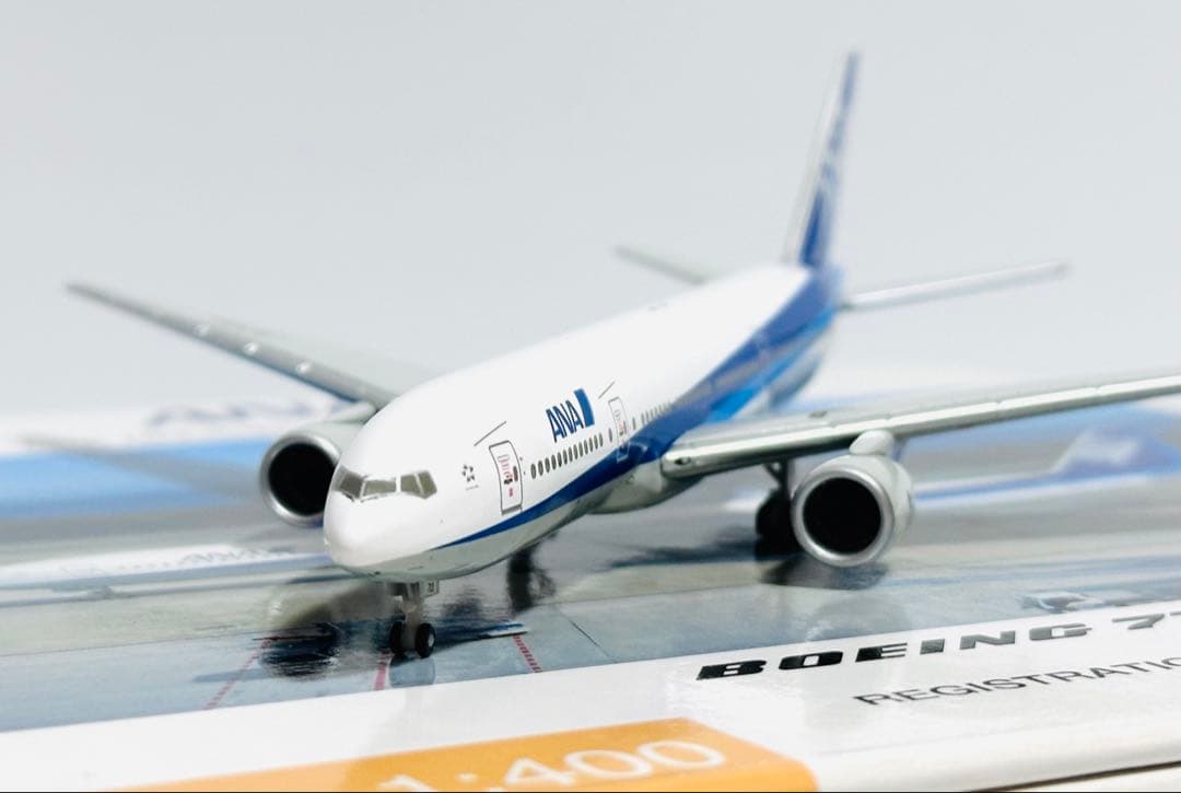 全日空商事 1/400 ANA B777-200 NH40022
