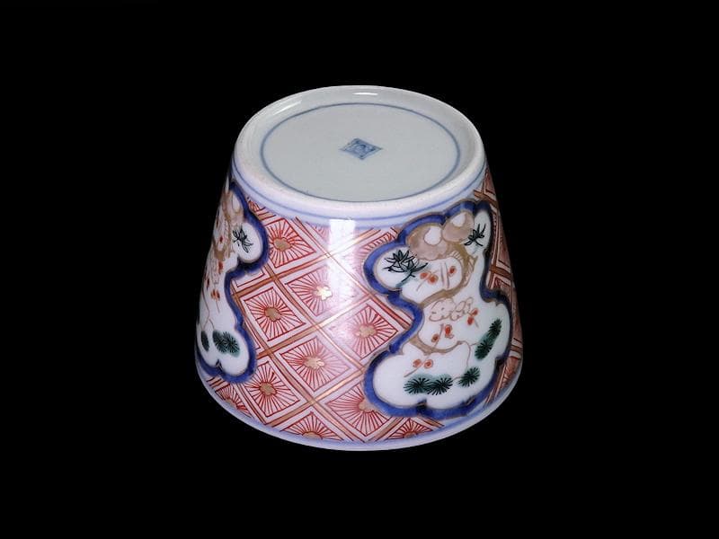 大聖寺伊万里　金襴手松竹梅に菊花四方襷紋の図　大振蕎麦猪口　E604AS-CUa