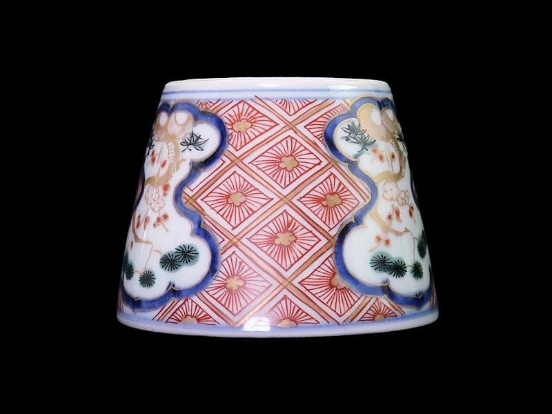 大聖寺伊万里　金襴手松竹梅に菊花四方襷紋の図　大振蕎麦猪口　E604AS-CUa