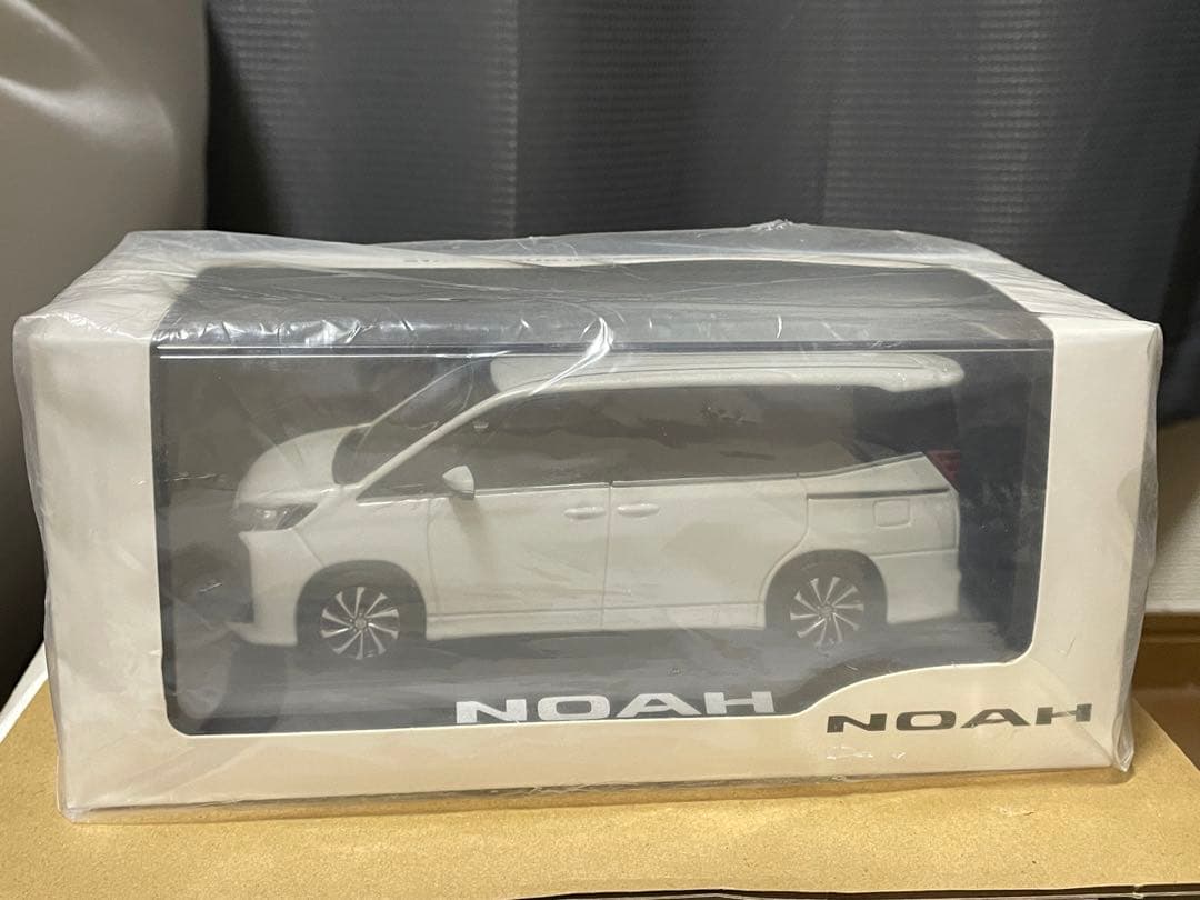 トヨタ ノア カラーサンプル ホワイトパール