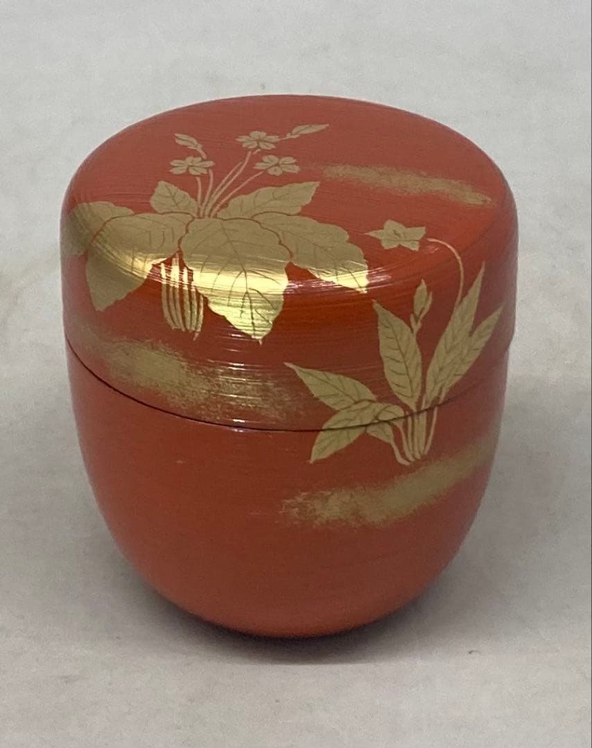 B532b「春の野蒔絵 朱刷目 中棗」熊谷秀穂作　共箱　薄茶器　茶道具