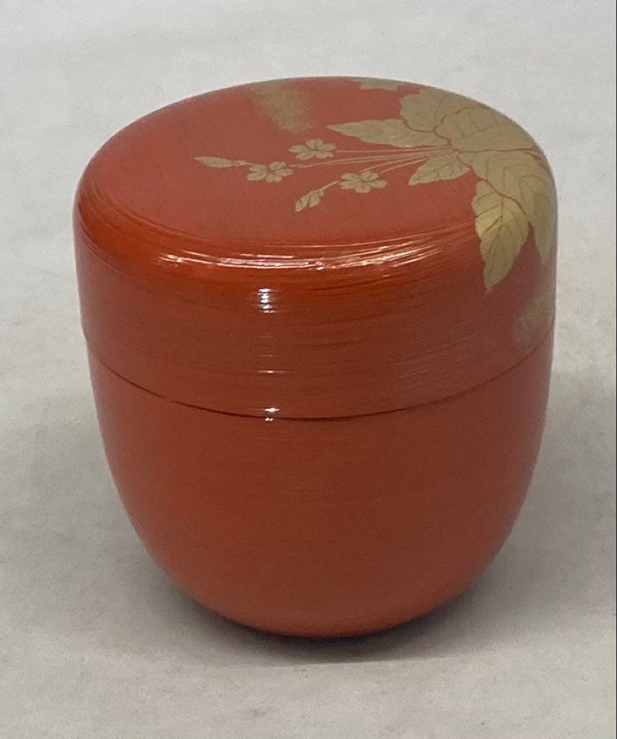 B532b「春の野蒔絵 朱刷目 中棗」熊谷秀穂作　共箱　薄茶器　茶道具