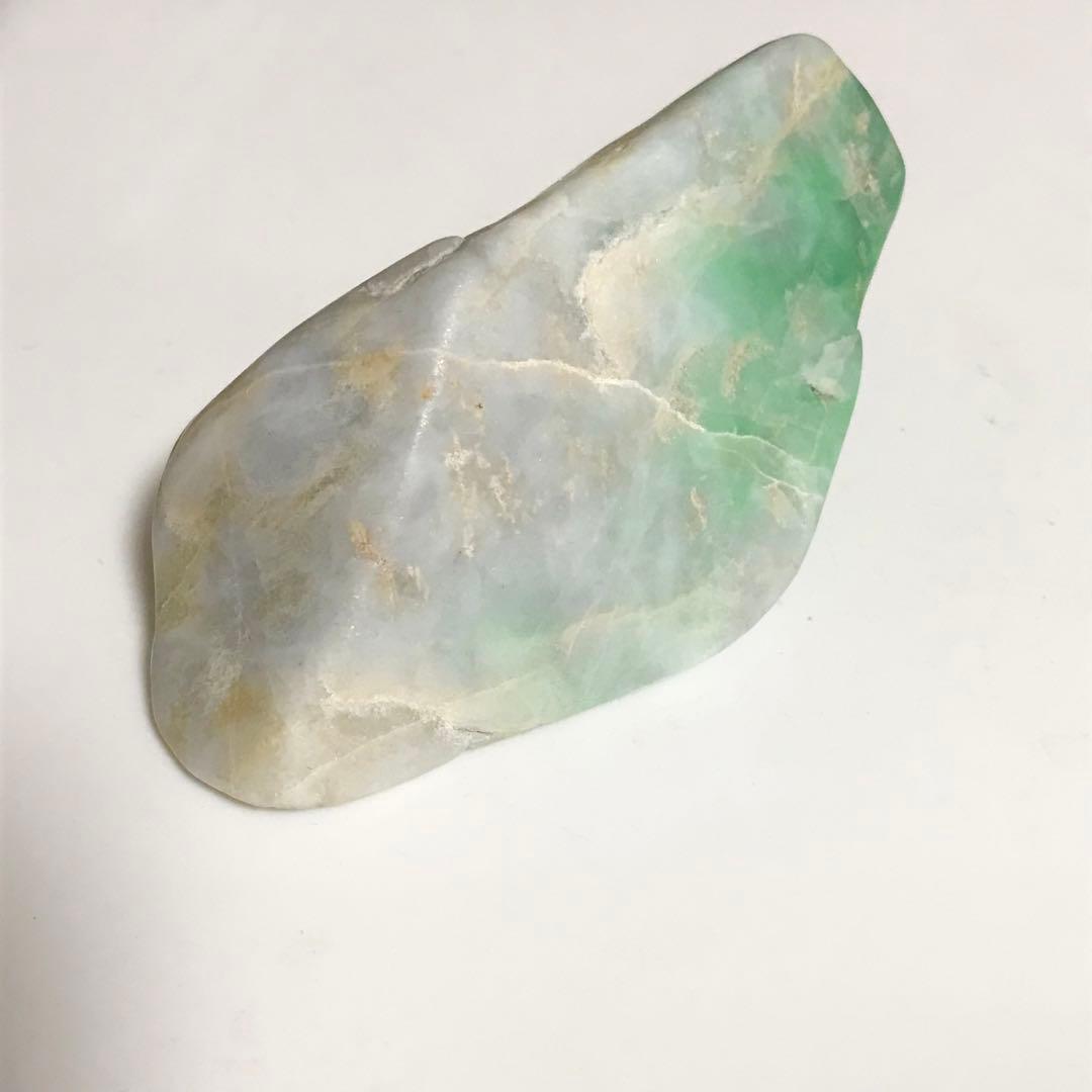 糸魚川翡翠　美石　明るく鮮やかな翠　金山谷　108g