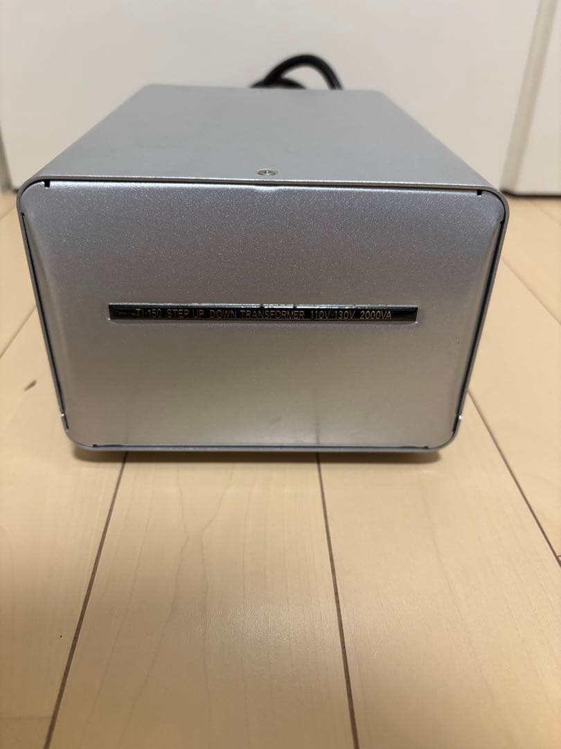 カシムラ 海外国内用大型変圧器 110-130V/2000VA