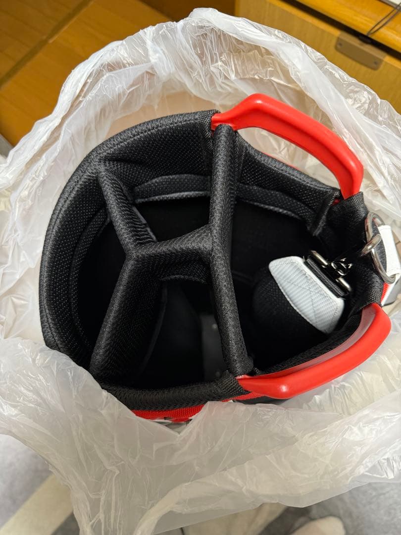 新品スリクソンキャディバッグ　GGC-S166 かなり軽量でカッコいいです。