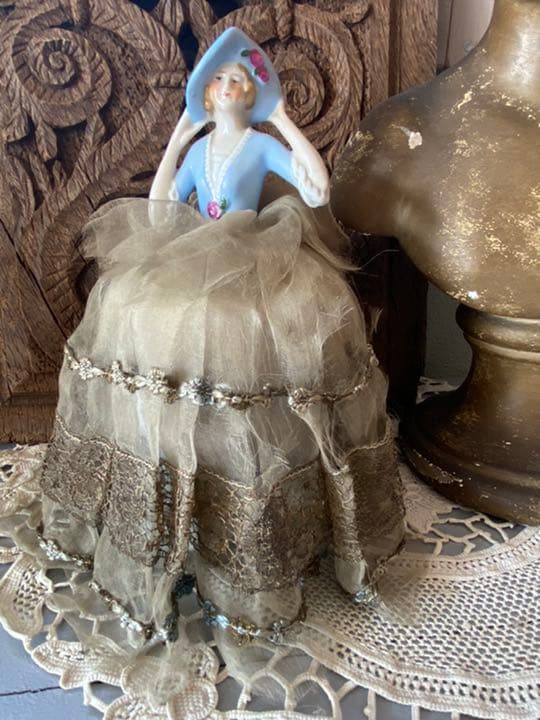 アンティークドール ポーセリンハーフドール ブドワールドール パウダーケース