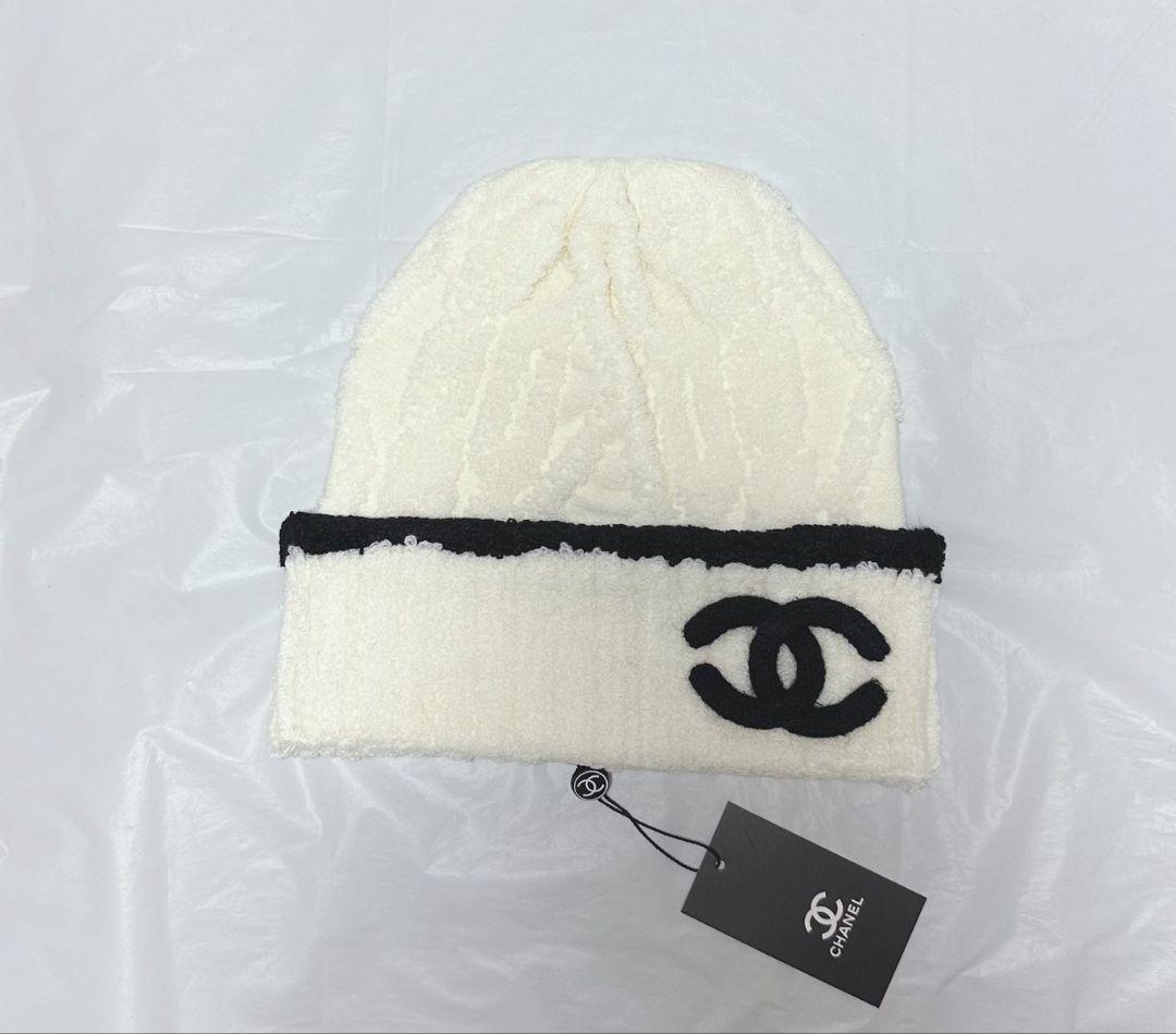 CHANEL ロゴ入りニット帽 ホワイト
