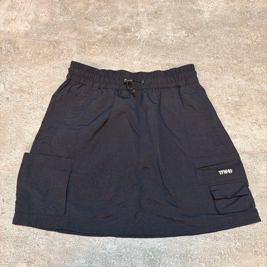 TFW49 ブラック ナイロン生地　カーゴスカート