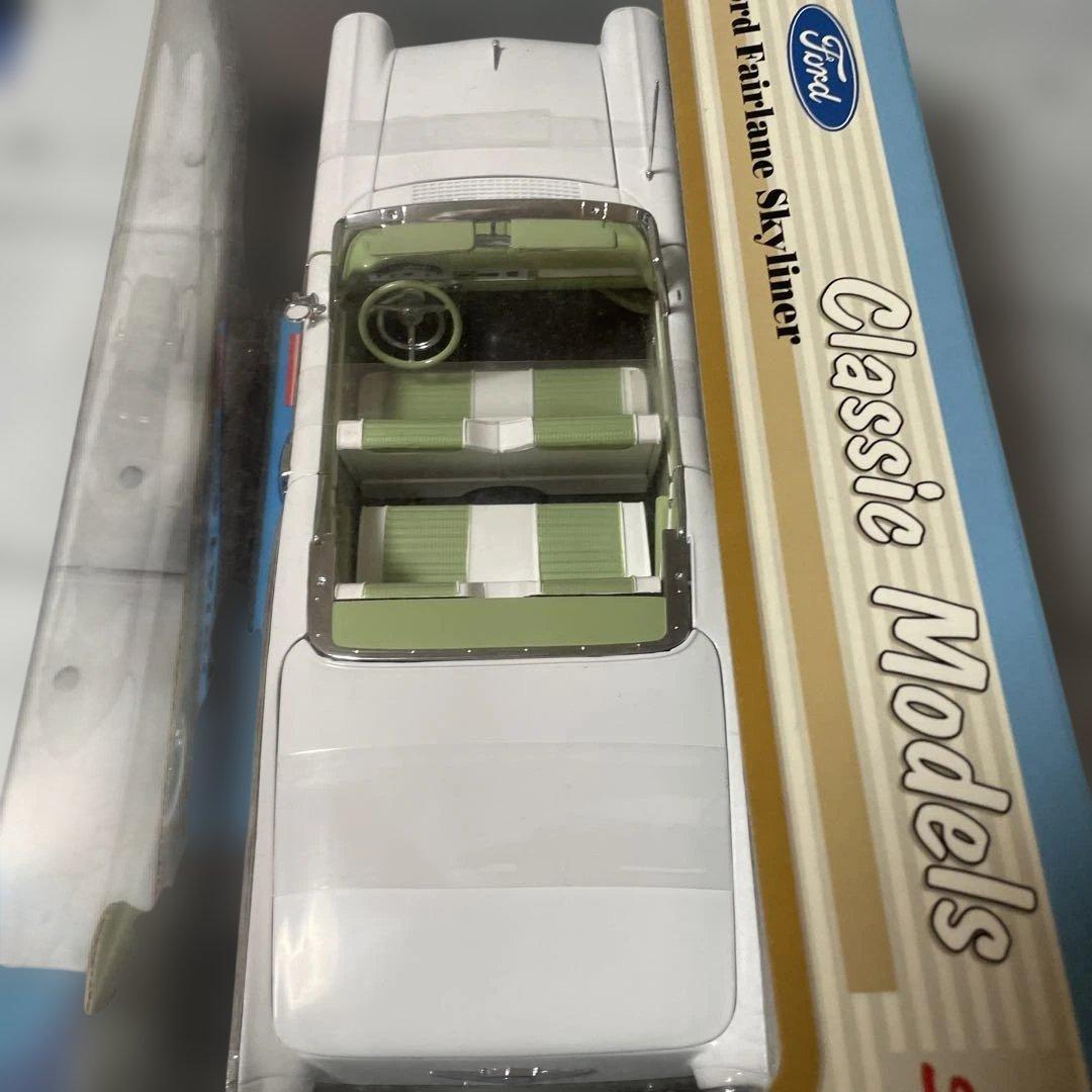 57フォードファーレーンスカイライナー1/18デカいです。