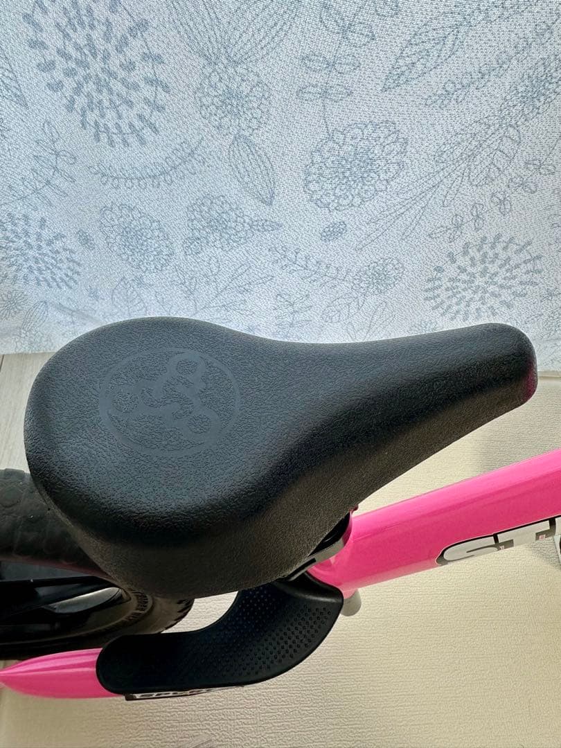 STRIDER 12インチ バランスバイク ピンク正規品　ストライダー置き付き