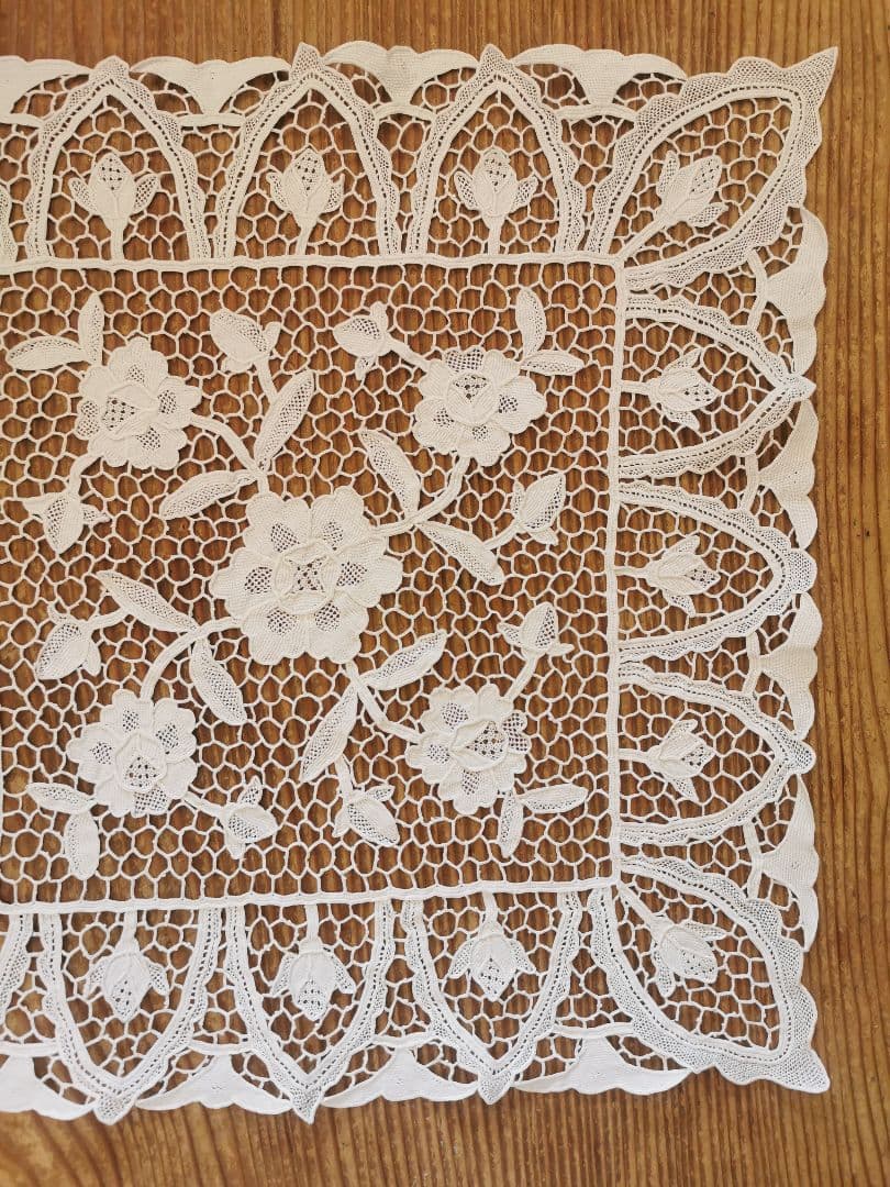 アンティーク イタリア ポワンドヴェニスローズ 薔薇と蕾 リネンレースランナー◽