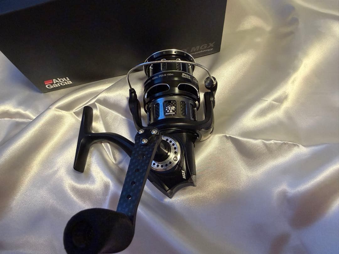 Abu Garcia REVO MGX 2500SH スピニングリール