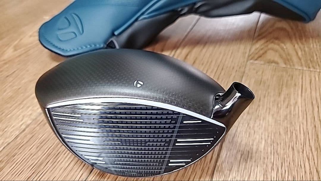 ほぼ新品Qi4D10.5°テーラーメイド ドライバー ヘッドのみお得なオマケ付き