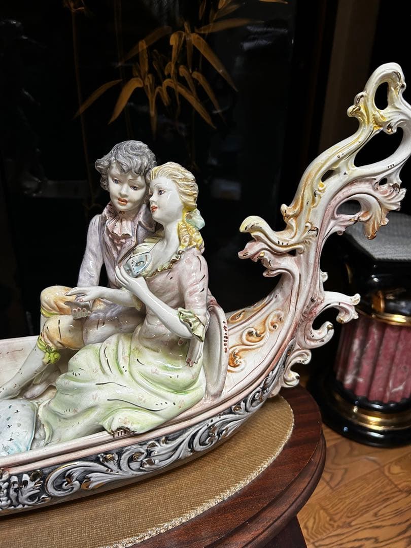 ベネチア仮装パーティ帰りゴンドラの恋人達