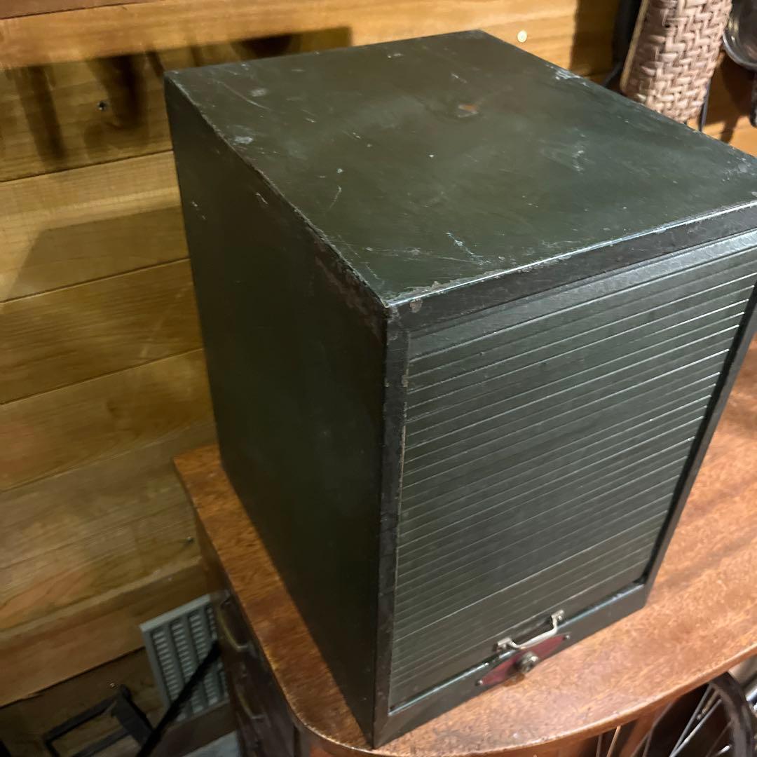 ヴィンテージ　アイアンキャビネット