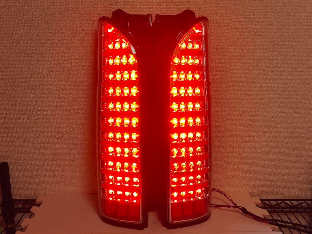 新品未使用品 ハイエース テールランプ ヴァレンティ レガンス ヘリオス