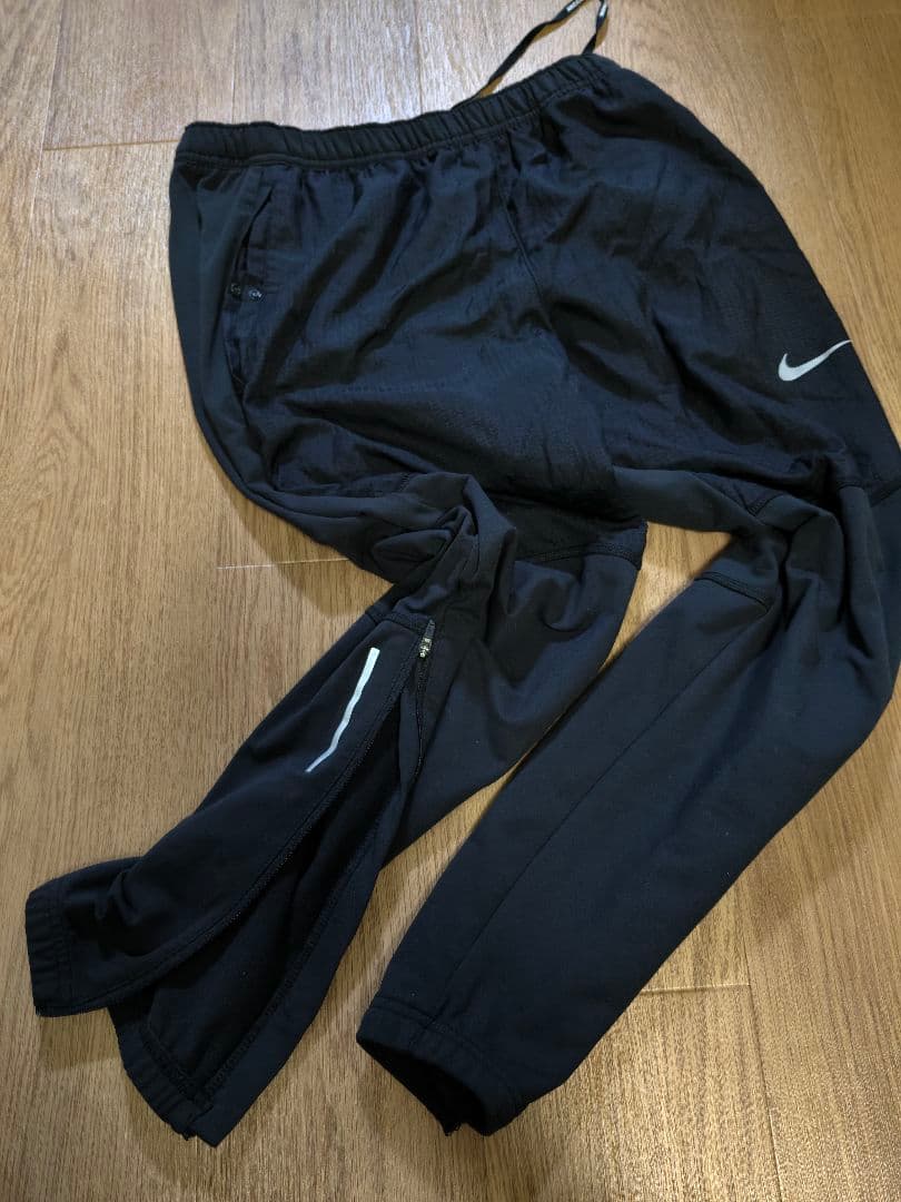 ナイキ　サーマフィット　エッセンシャルパンツ　裏起毛