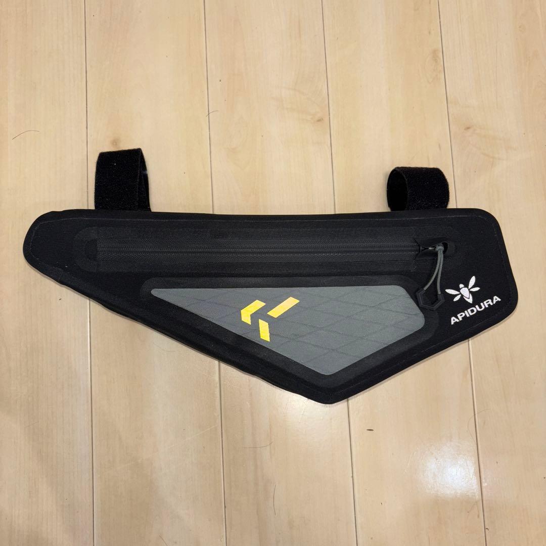 APIDURA 防水三角形フレームバッグ　2L