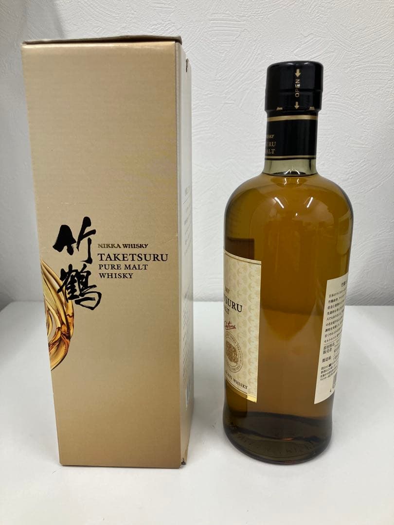 箱付　ニッカウヰスキー　竹鶴 ピュアモルトウイスキー　700ml