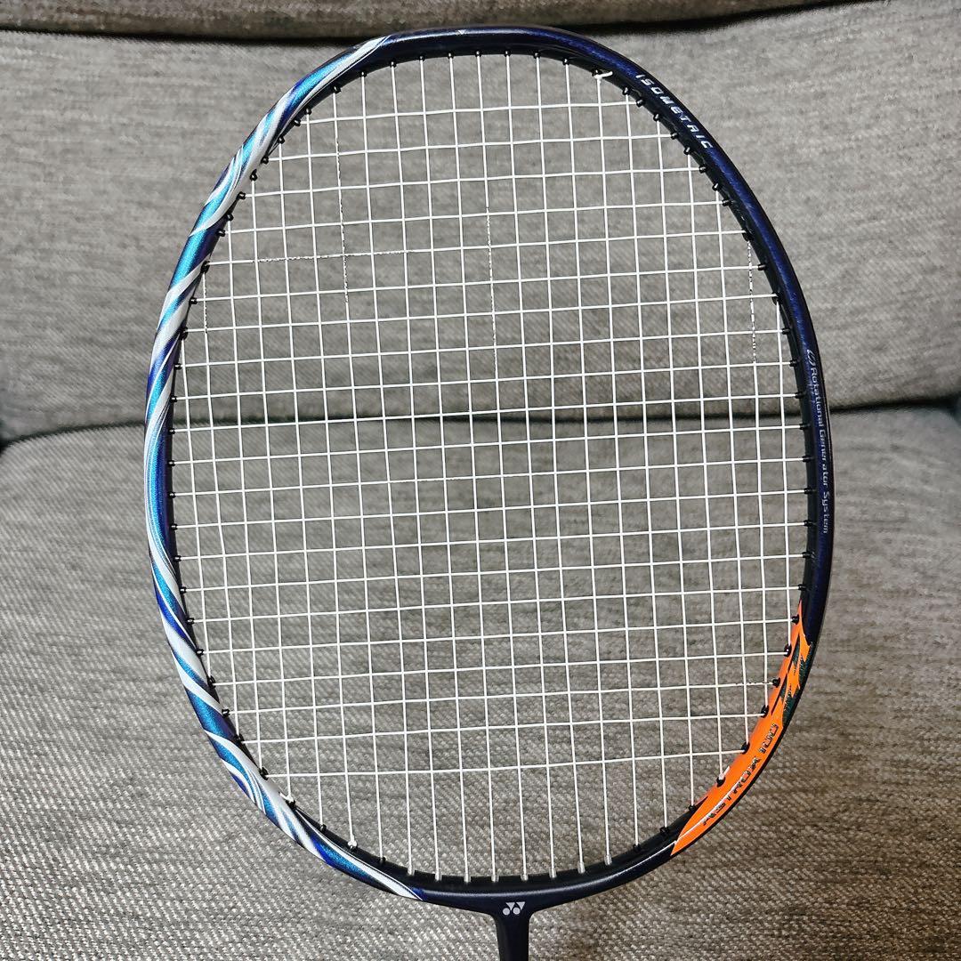 バドミントンラケット ヨネックス　アストロクス100zz 3UG5 希少品