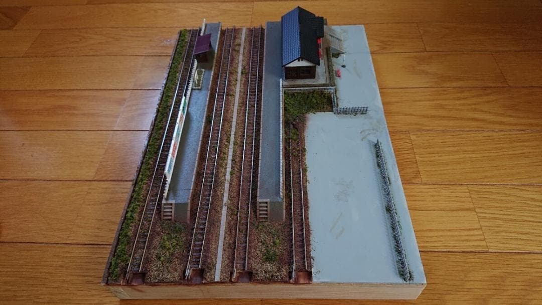 Nゲージジオラマ背景田舎の駅舎鉄道模型電車飾り台ハンドメイド