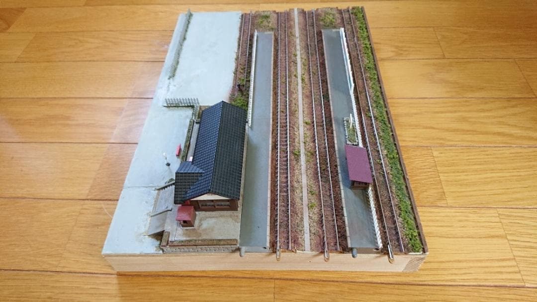 Nゲージジオラマ背景田舎の駅舎鉄道模型電車飾り台ハンドメイド