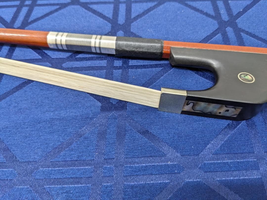 コントラバス弓　新品　銀線のところがおしゃれ