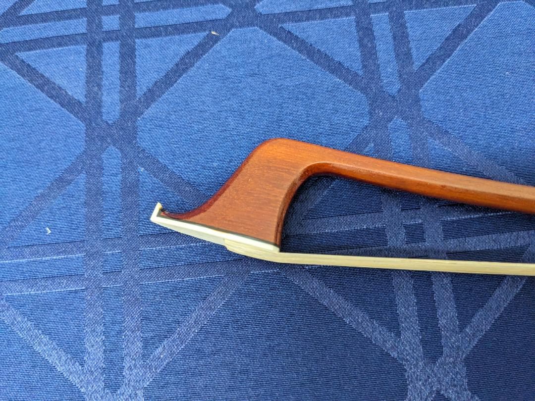 コントラバス弓　新品　銀線のところがおしゃれ