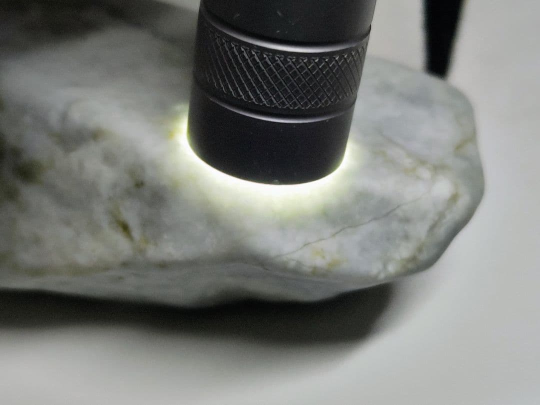 白灰 353g 翡翠 ヒスイ 原石 鑑賞石 自然石 誕生石 鉱物 鉱石 水石