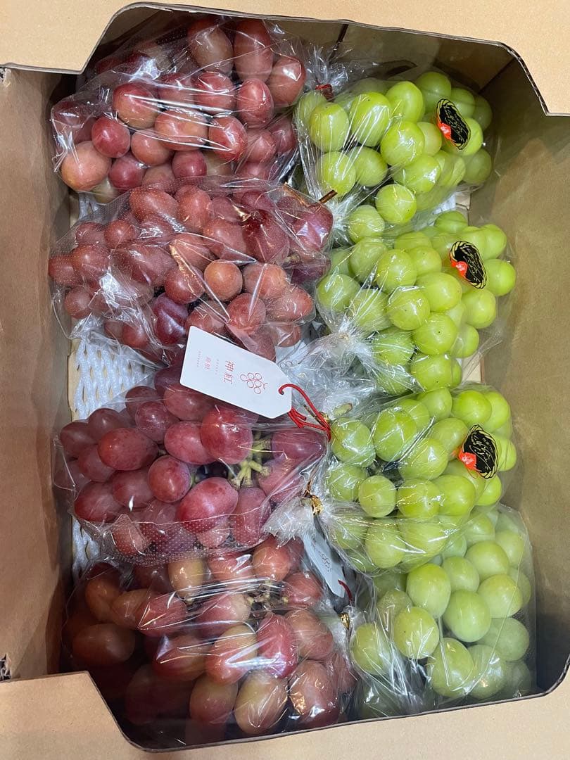① 【島根県産】 シャインマスカット4房 神紅(しんく)ぶどう4房