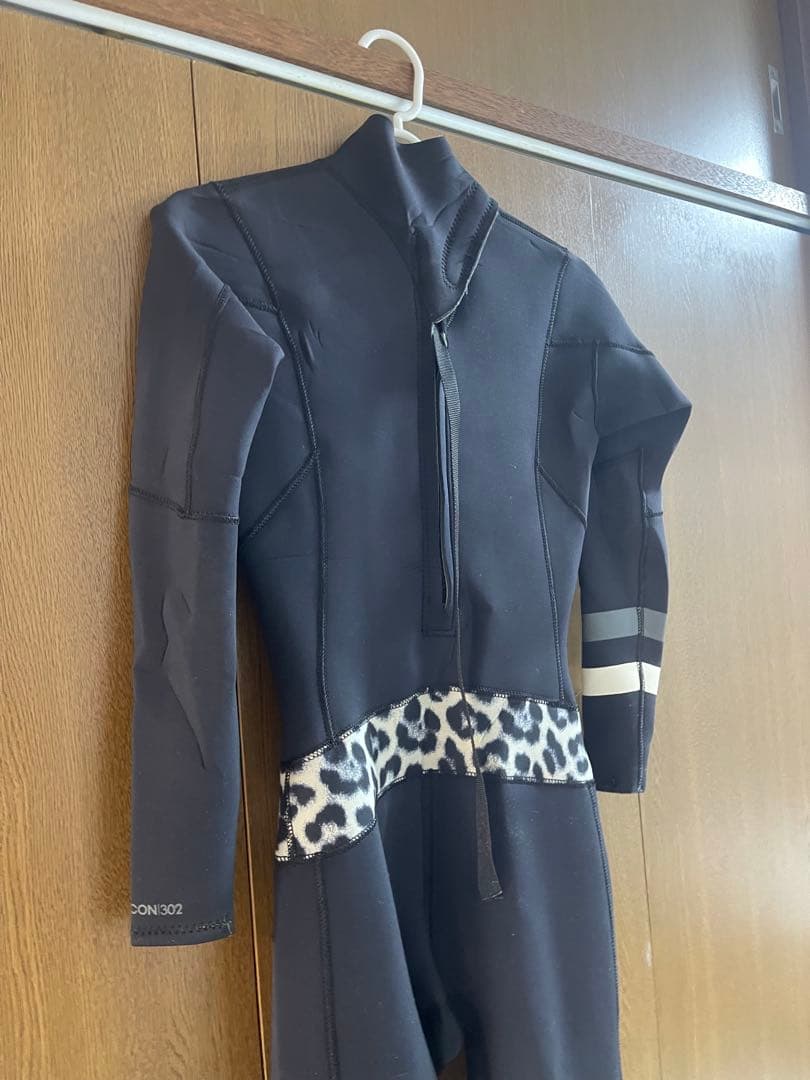 Hurley ウェットスーツ 黒 ヒョウ柄