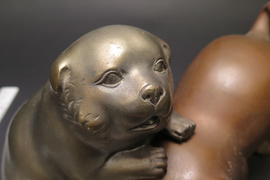 【即購入可】銅製／仔・子犬／いぬ／一対／飾・置物／芳山／骨董／古美術／金属／工芸