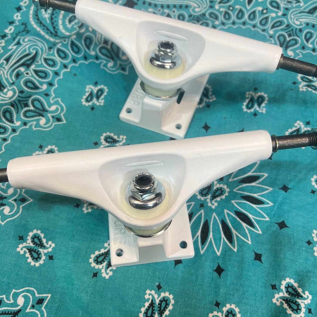 ベンチャートラック　WHITE LIGHTING II 5.6ホワイトトラック