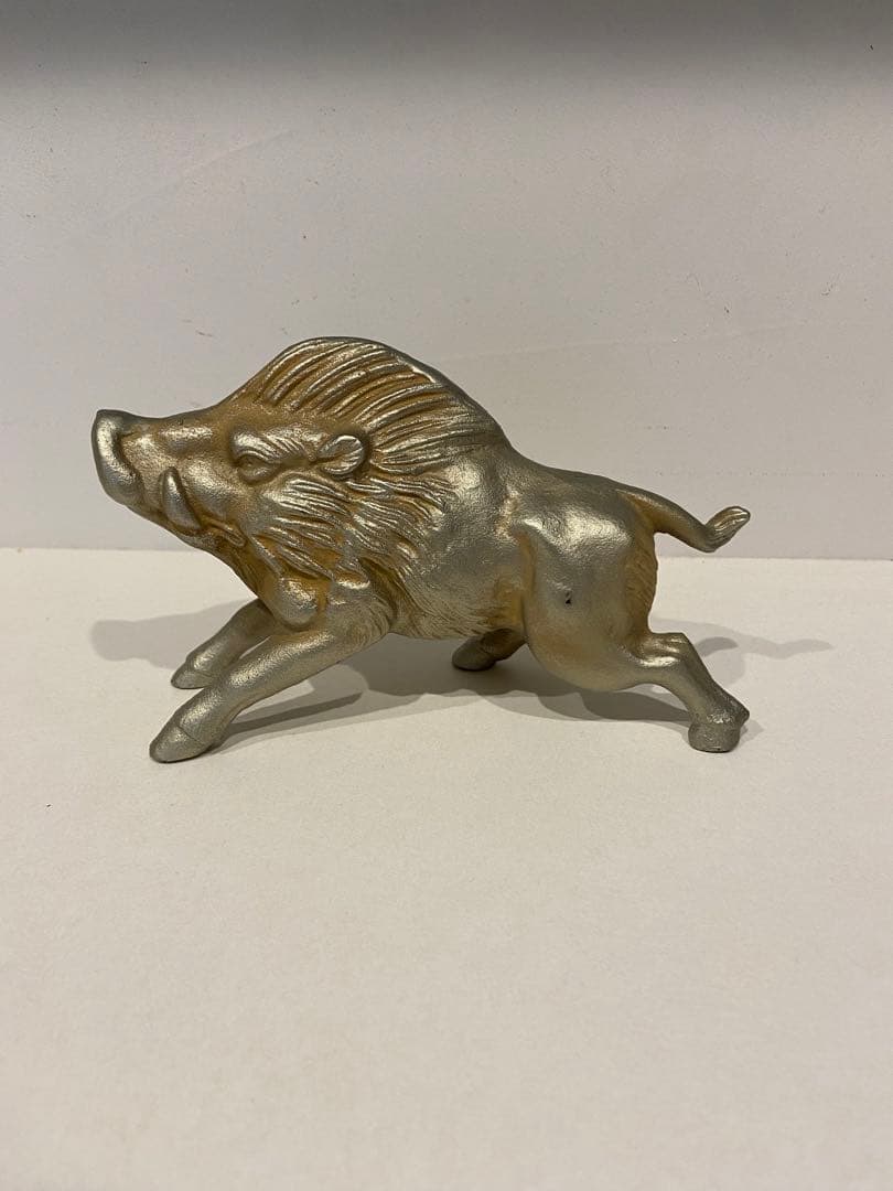 猪の置物　金属工芸