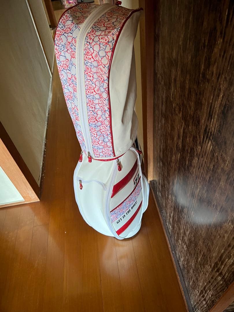 キスマーク ゴルフバッグとオノフのアイアンセットです5番6番7番8番9番pです。