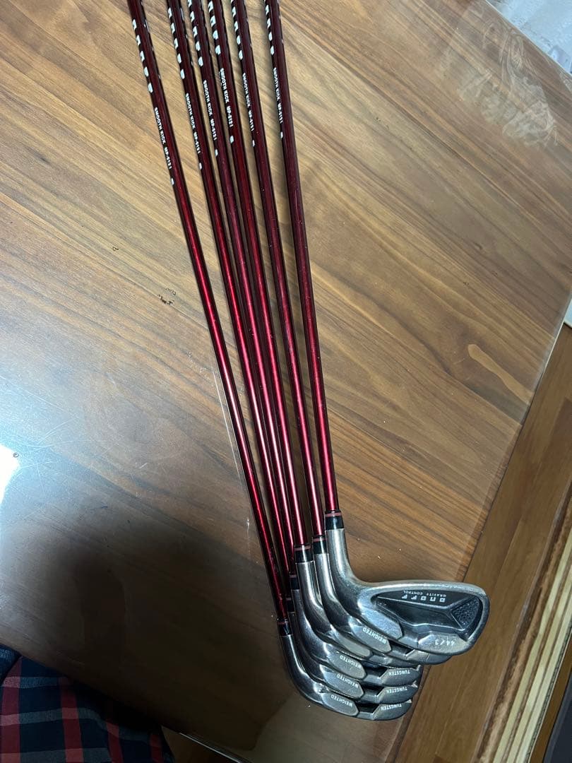 キスマーク ゴルフバッグとオノフのアイアンセットです5番6番7番8番9番pです。